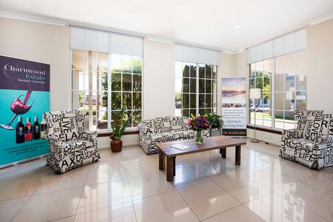 Winning Post Motel - Holiday Byron Bay 2