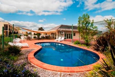 Nagambie Waterfront Motel - Holiday Byron Bay 2