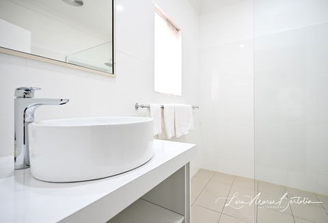 Narrandera Club Motor Inn - Holiday Byron Bay 2