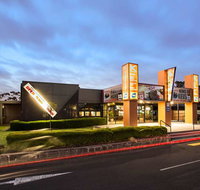 Nightcap at Keysborough Hotel - Holiday Byron Bay