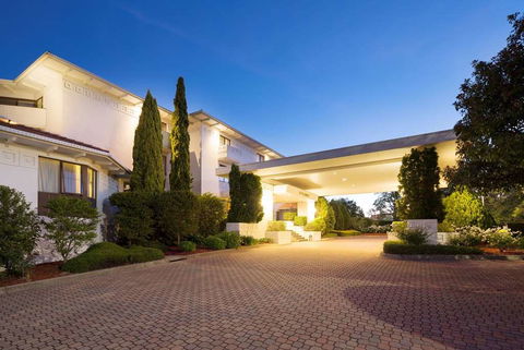 Ramada By Wyndham Diplomat Canberra - Holiday Byron Bay 1