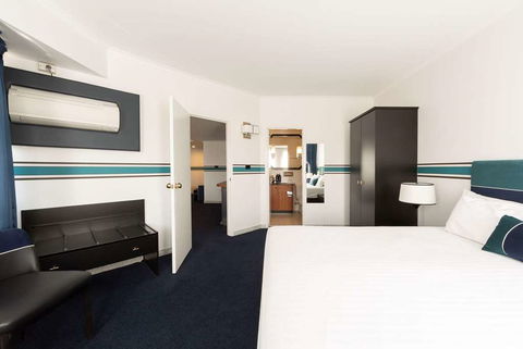 Ramada By Wyndham Diplomat Canberra - Holiday Byron Bay 2
