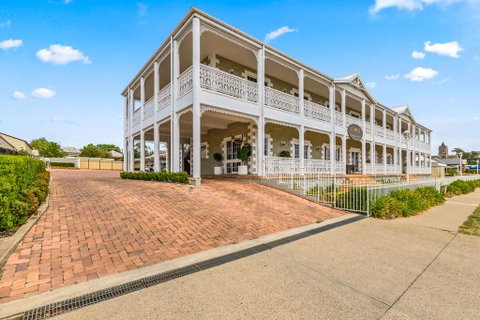 Quality Inn Ashby House Tamworth - Holiday Byron Bay 1