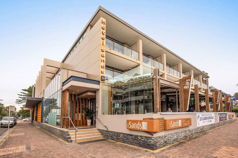 Narrabeen Sands Hotel By Nightcap Plus - Holiday Byron Bay 1