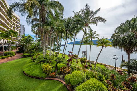 Hilton Cairns - Holiday Byron Bay 1