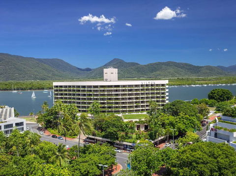 Hilton Cairns - Holiday Byron Bay 2
