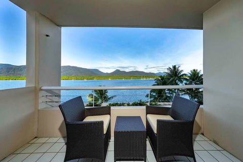 Hilton Cairns - Holiday Byron Bay 3