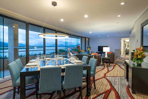 Hilton Cairns - Holiday Byron Bay 5