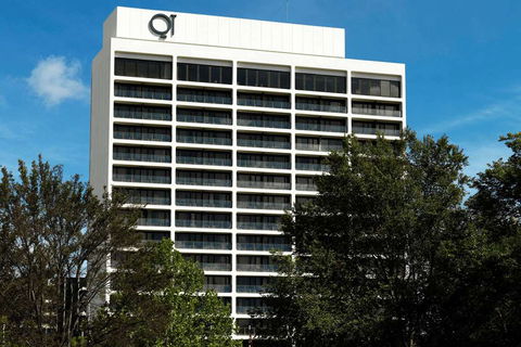 QT Canberra - Holiday Byron Bay 0