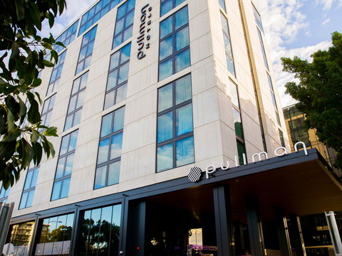 Pullman Sydney Airport Hotel - Holiday Byron Bay 0