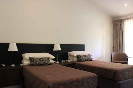 Karratha International Hotel - Holiday Byron Bay 2