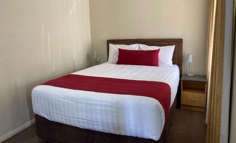 Ashton Townhouse Motel & Suites Tumut - Holiday Byron Bay 1