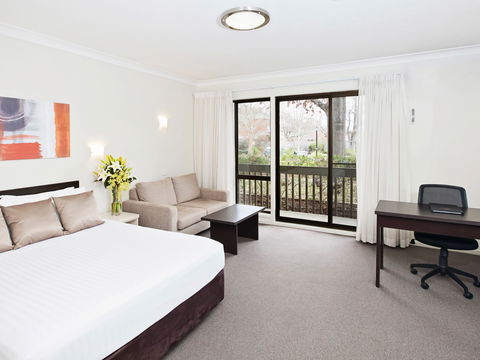 Ibis Styles Canberra Tall Trees - Holiday Byron Bay 0