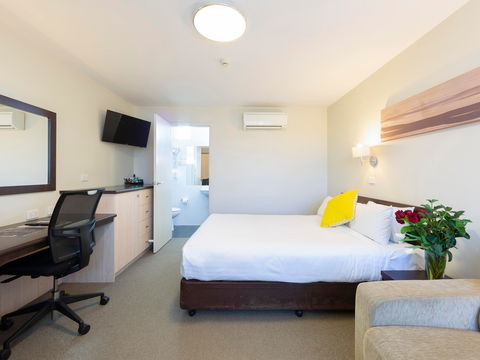 Ibis Styles Canberra Tall Trees - Holiday Byron Bay 1