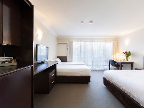 Ibis Styles Canberra Tall Trees - Holiday Byron Bay 2