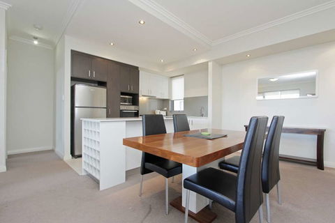 Zappeion Apartments - Holiday Byron Bay 1