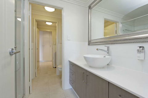 Zappeion Apartments - Holiday Byron Bay 2