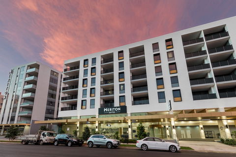 Meriton Suites Sydney Airport - Holiday Byron Bay 1