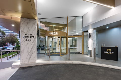 Meriton Suites Sydney Airport - Holiday Byron Bay 2