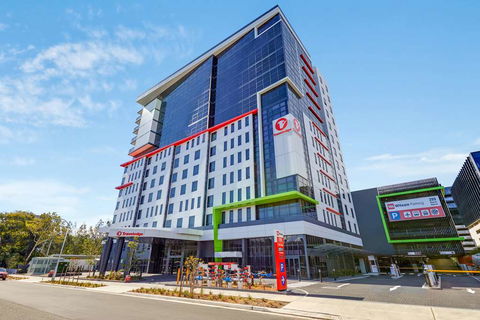 Travelodge Sydney Airport - Holiday Byron Bay 0
