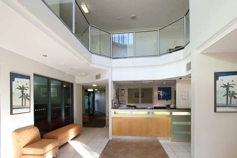 Caloundra Central Apartment Hotel - Holiday Byron Bay 2