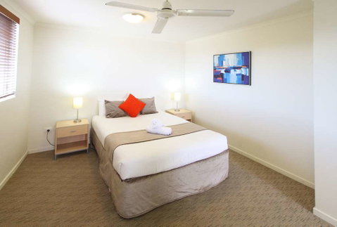 Caloundra Central Apartment Hotel - Holiday Byron Bay 3