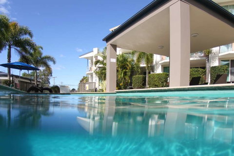 Caloundra Central Apartment Hotel - Holiday Byron Bay 10