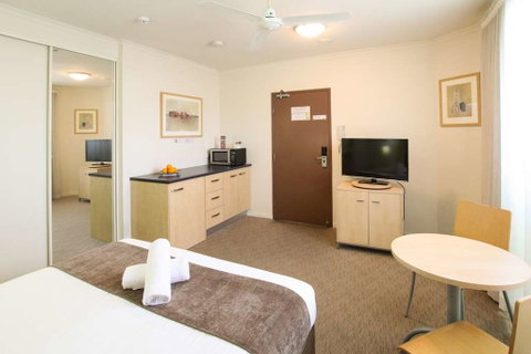Caloundra Central Apartment Hotel - Holiday Byron Bay 14