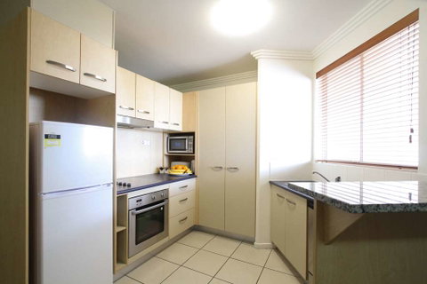 Caloundra Central Apartment Hotel - Holiday Byron Bay 17