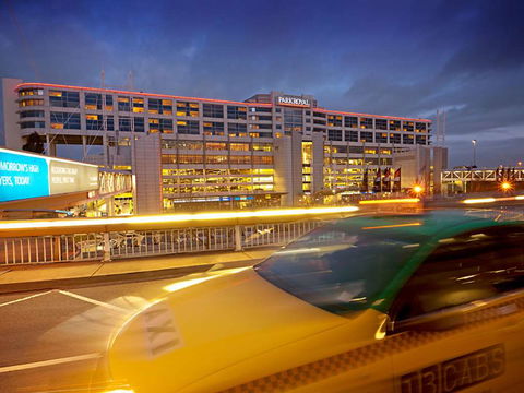 PARKROYAL Melbourne Airport - Holiday Byron Bay 0