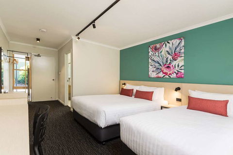 NIghtcap At Balaclava Hotel - Holiday Byron Bay 2