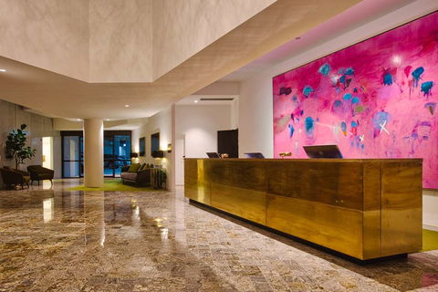 Eatons Hill Hotel - Holiday Byron Bay 1