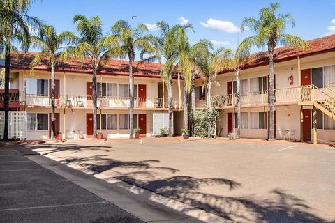 Econo Lodge Griffith Motor Inn - Holiday Byron Bay 2