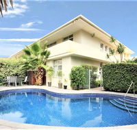 Hi 5 stars Glenelg Studio Apartment