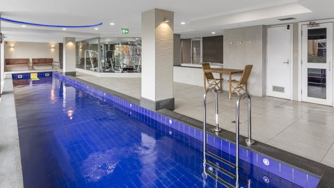 Oaks Adelaide Embassy Suites - Holiday Byron Bay 6