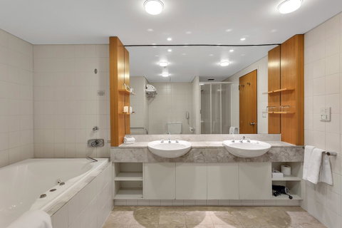 Stamford Plaza Adelaide - Holiday Byron Bay 20