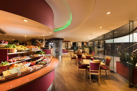 Stamford Plaza Adelaide - Holiday Byron Bay 3