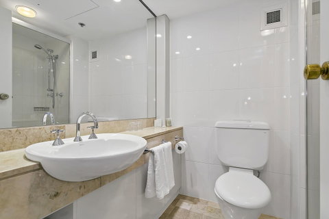 Stamford Plaza Adelaide - Holiday Byron Bay 19