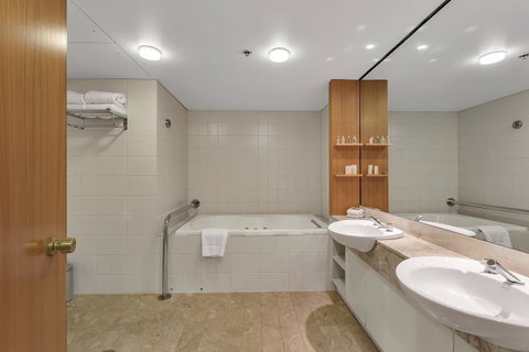 Stamford Plaza Adelaide - Holiday Byron Bay 29