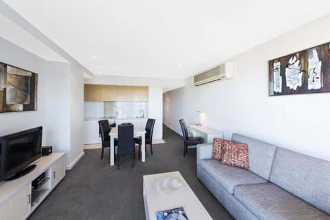 IStay Precinct Adelaide - Holiday Byron Bay 21