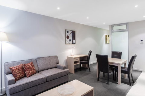 IStay Precinct Adelaide - Holiday Byron Bay 17