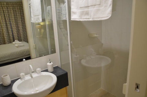 Adelaide City Apartment - 3br, 2bath & Carpark - Holiday Byron Bay 13