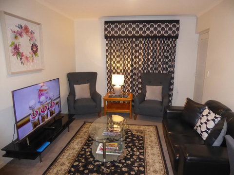 Adelaide City Apartment - 3br, 2bath & Carpark - Holiday Byron Bay 1