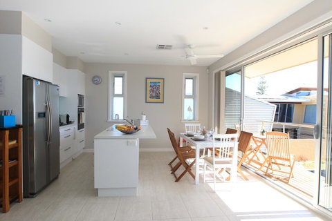 Elandra Holiday Home - Holiday Byron Bay 8