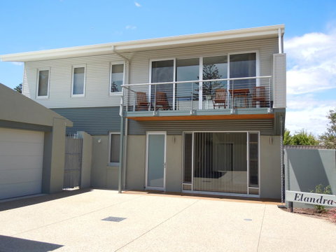 Elandra Holiday Home - Holiday Byron Bay 0