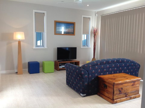 Elandra Holiday Home - Holiday Byron Bay 9