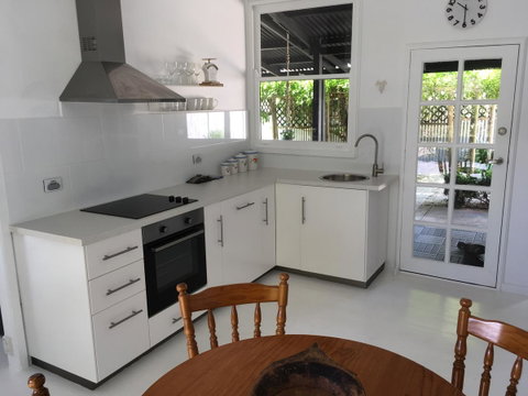 Hilltop Too - Holiday Byron Bay 2