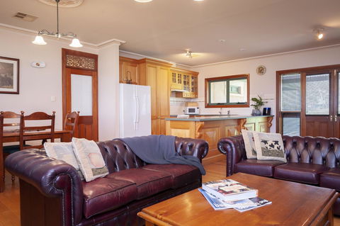 Angaston Saleyards Luxury Accommodation - Holiday Byron Bay 5