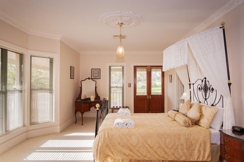 Angaston Saleyards Luxury Accommodation - Holiday Byron Bay 1