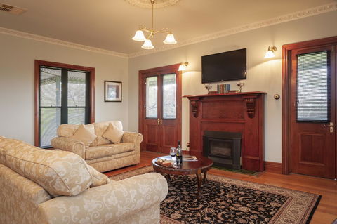 Angaston Saleyards Luxury Accommodation - Holiday Byron Bay 25